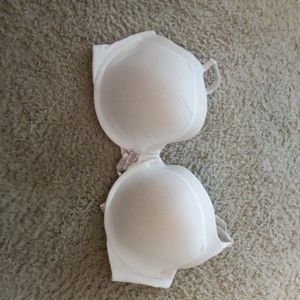 38dd brand  new white  color. Warners brand.   No under wire